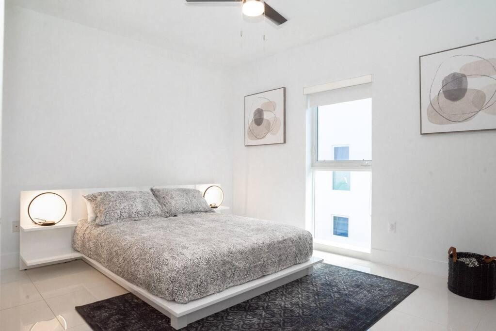 Across The Ocean Few Steps To Beach Contemporary Three Bedroom Townhouse Pompano Beach Extérieur photo