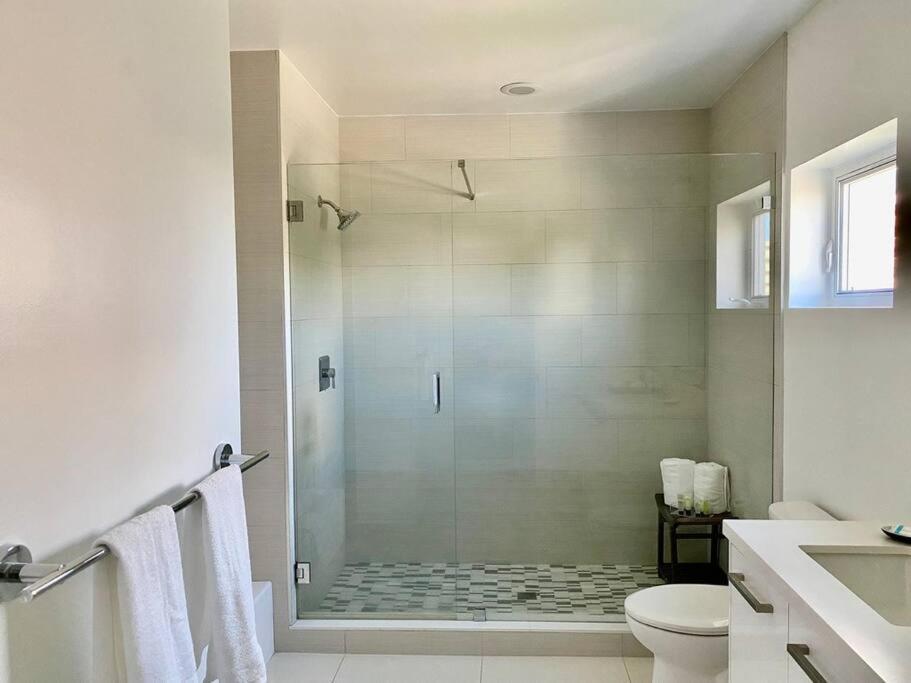 Across The Ocean Few Steps To Beach Contemporary Three Bedroom Townhouse Pompano Beach Extérieur photo