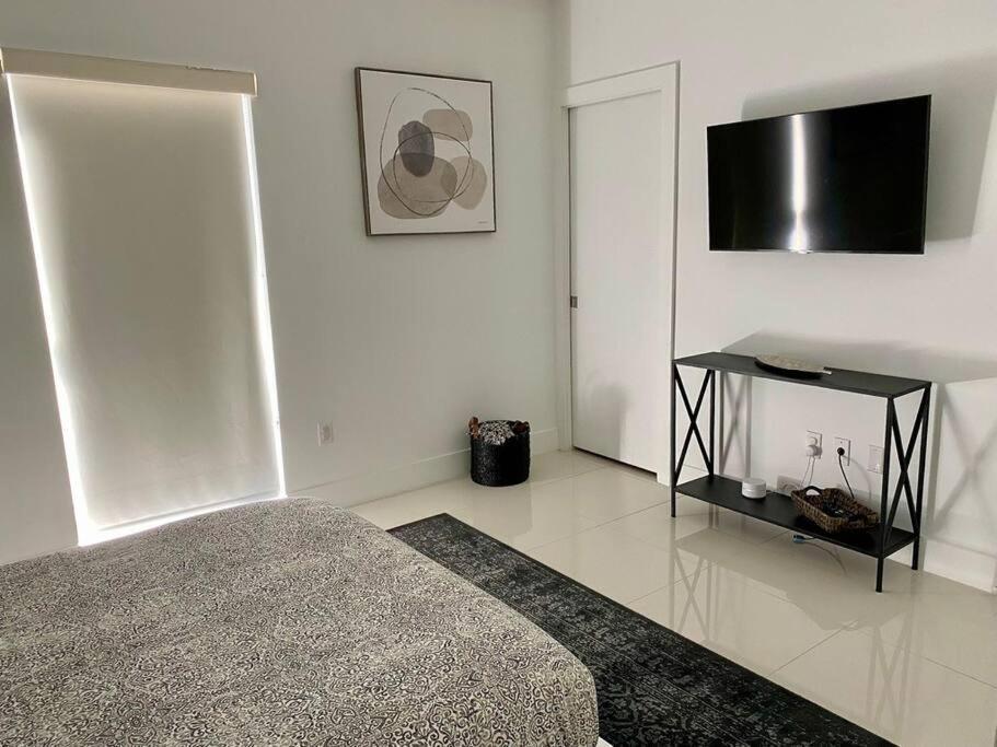 Across The Ocean Few Steps To Beach Contemporary Three Bedroom Townhouse Pompano Beach Extérieur photo