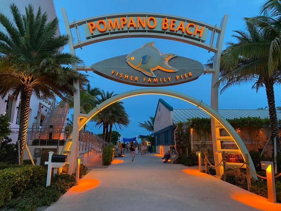 Across The Ocean Few Steps To Beach Contemporary Three Bedroom Townhouse Pompano Beach Extérieur photo