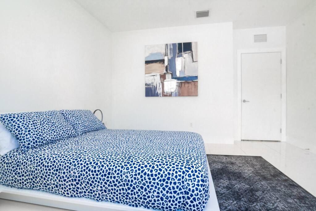 Across The Ocean Few Steps To Beach Contemporary Three Bedroom Townhouse Pompano Beach Extérieur photo