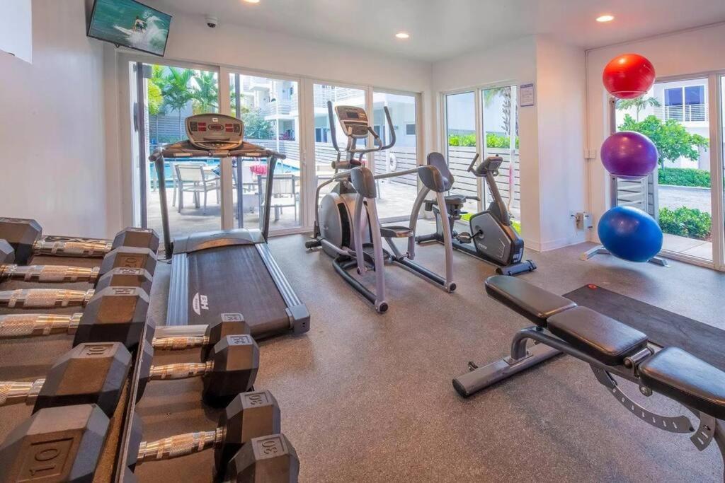 Across The Ocean Few Steps To Beach Contemporary Three Bedroom Townhouse Pompano Beach Extérieur photo